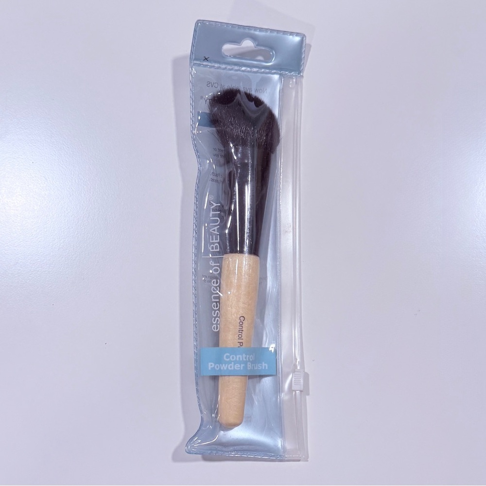 NIP Essence of Beauty Powder Brush